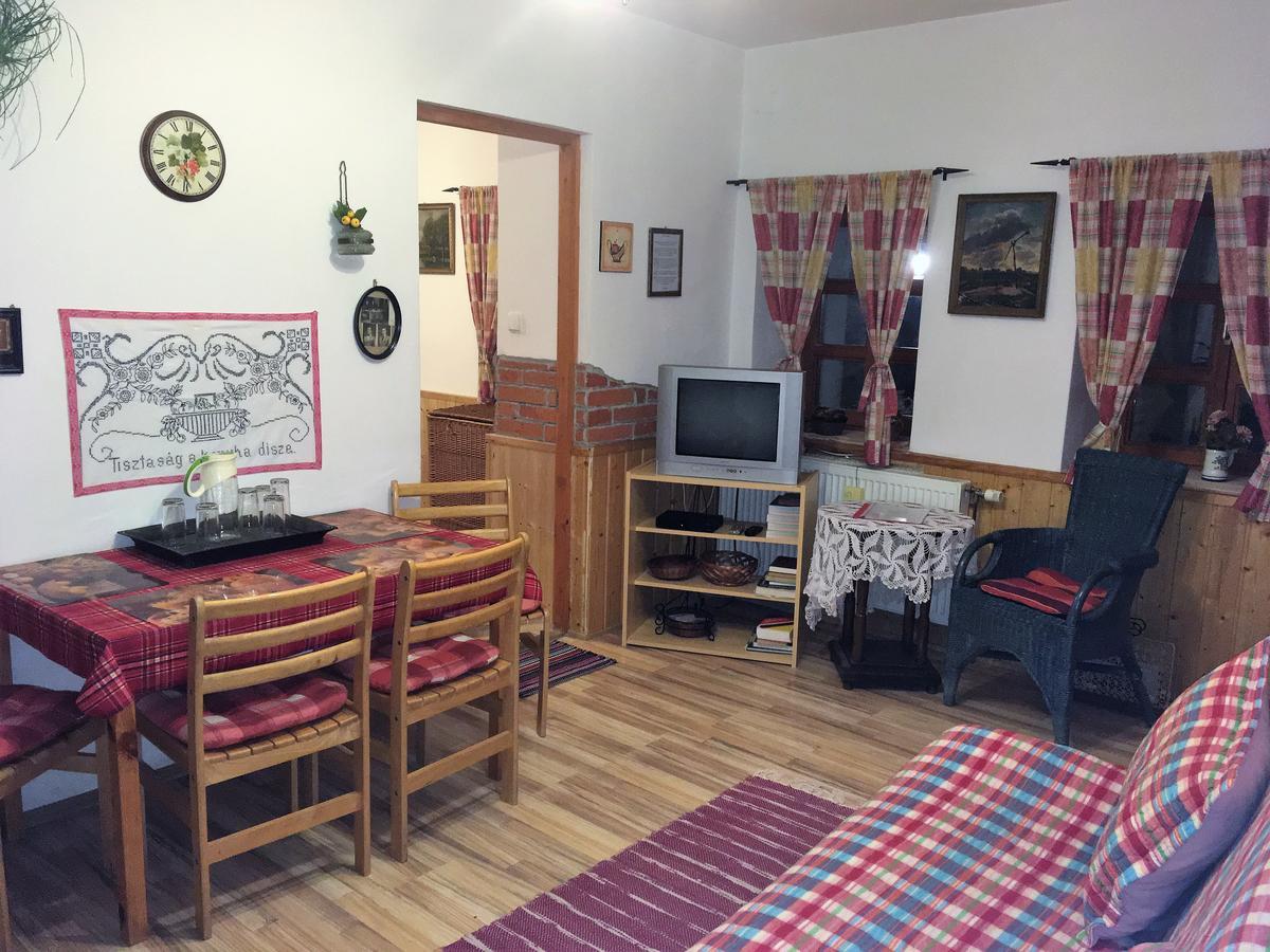 Bakonyi Apartmanhaz Eplény Exteriör bild